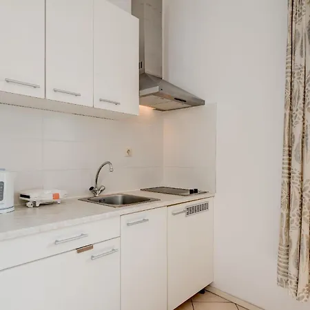 Apartment Ferienwohnung In Okrug Gornji Mit Grill, Terrasse Und Garten Und Panoramablick *