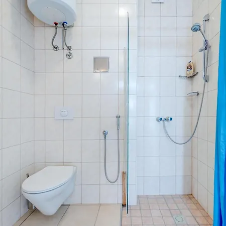 Ferienwohnung In Okrug Gornji Mit Grill, Terrasse Und Garten Und Panoramablick *