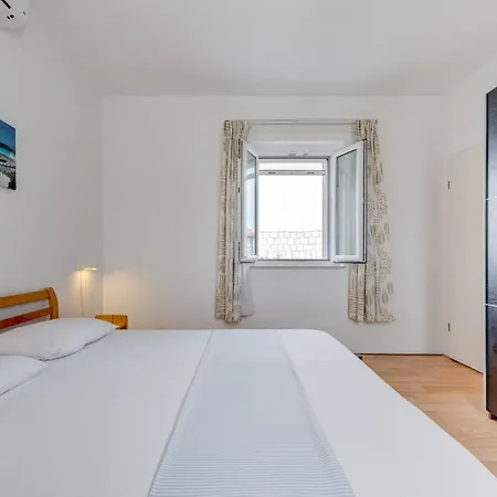 Ferienwohnung In Okrug Gornji Mit Grill, Terrasse Und Garten Und Panoramablick *