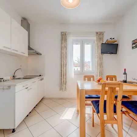 Apartment Ferienwohnung In Okrug Gornji Mit Grill, Terrasse Und Garten Und Panoramablick Trogir