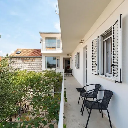 Ferienwohnung In Okrug Gornji Mit Grill, Terrasse Und Garten Und Panoramablick Trogir