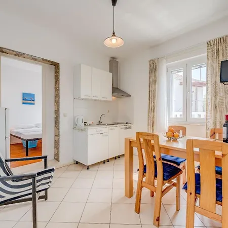 Apartment Ferienwohnung In Okrug Gornji Mit Grill, Terrasse Und Garten Und Panoramablick *