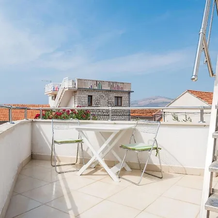 Ferienwohnung In Okrug Gornji Mit Grill, Terrasse Und Garten Und Panoramablick *
