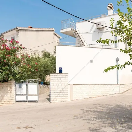 Ferienwohnung In Okrug Gornji Mit Grill, Terrasse Und Garten Und Panoramablick Apartment *